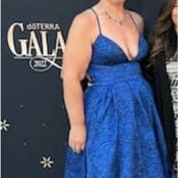 Blue formal gown with pockets - Picture 2 of 2